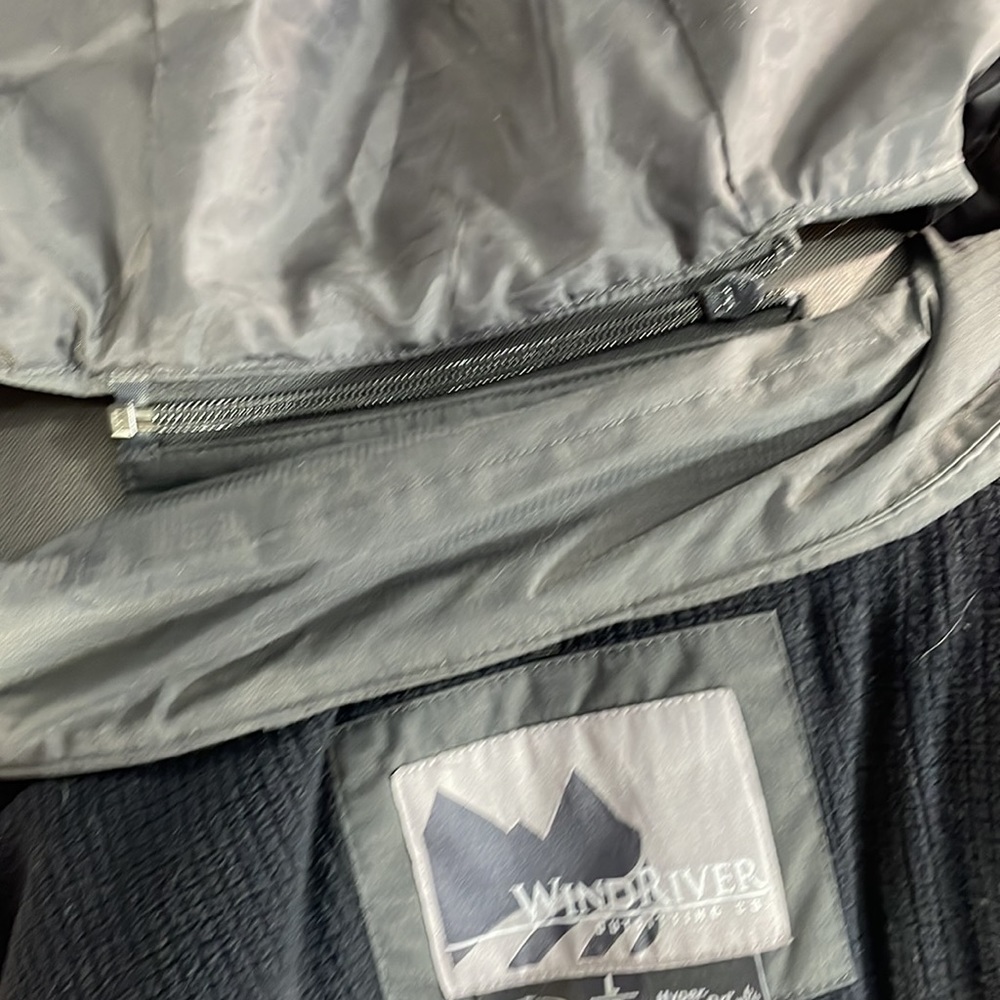 Wind river mens winter coat size large in near new condition.  T-max.  Hyper-Dri - Picture 16 of 17